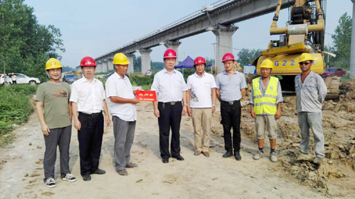 委书记、局长魏振岱赴二队江苏泗阳徐盐高铁桩