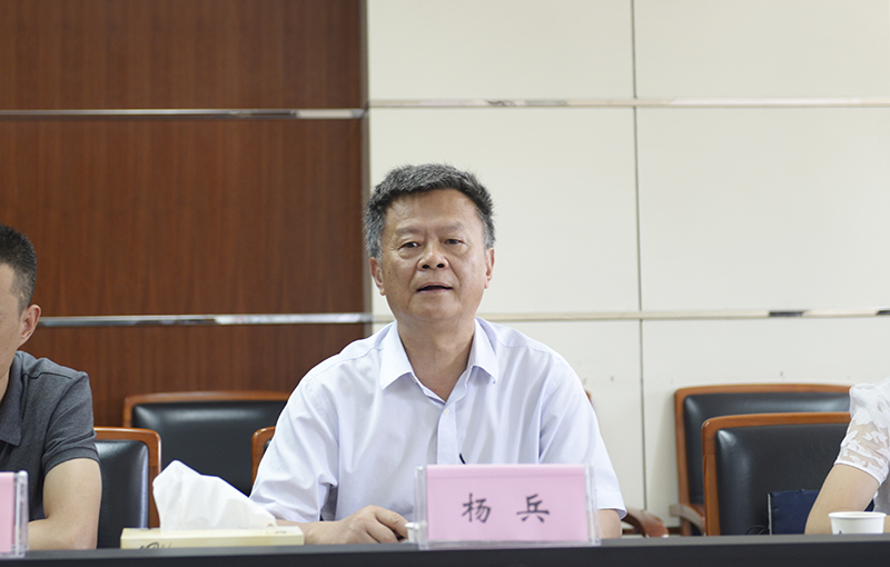 作调研成果交流图为林绪文作调研成果交流图为调研成果交流会场景