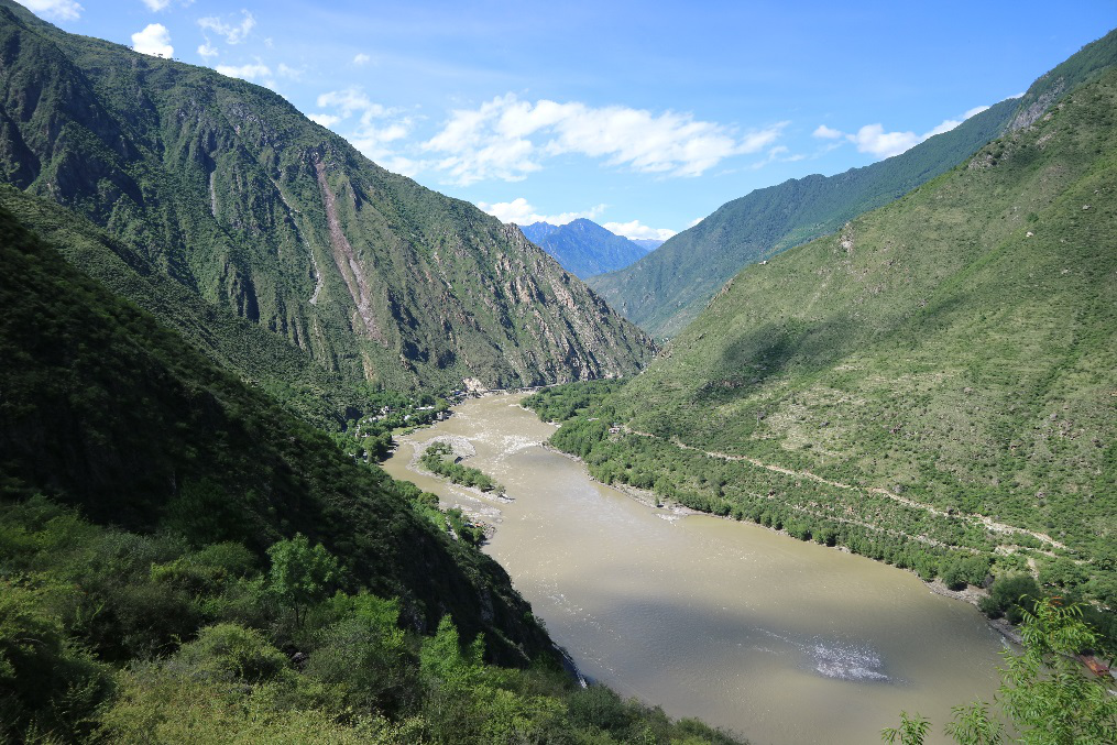 由美丽传说到地质灾害防治康定市郭达山崩塌的古与今